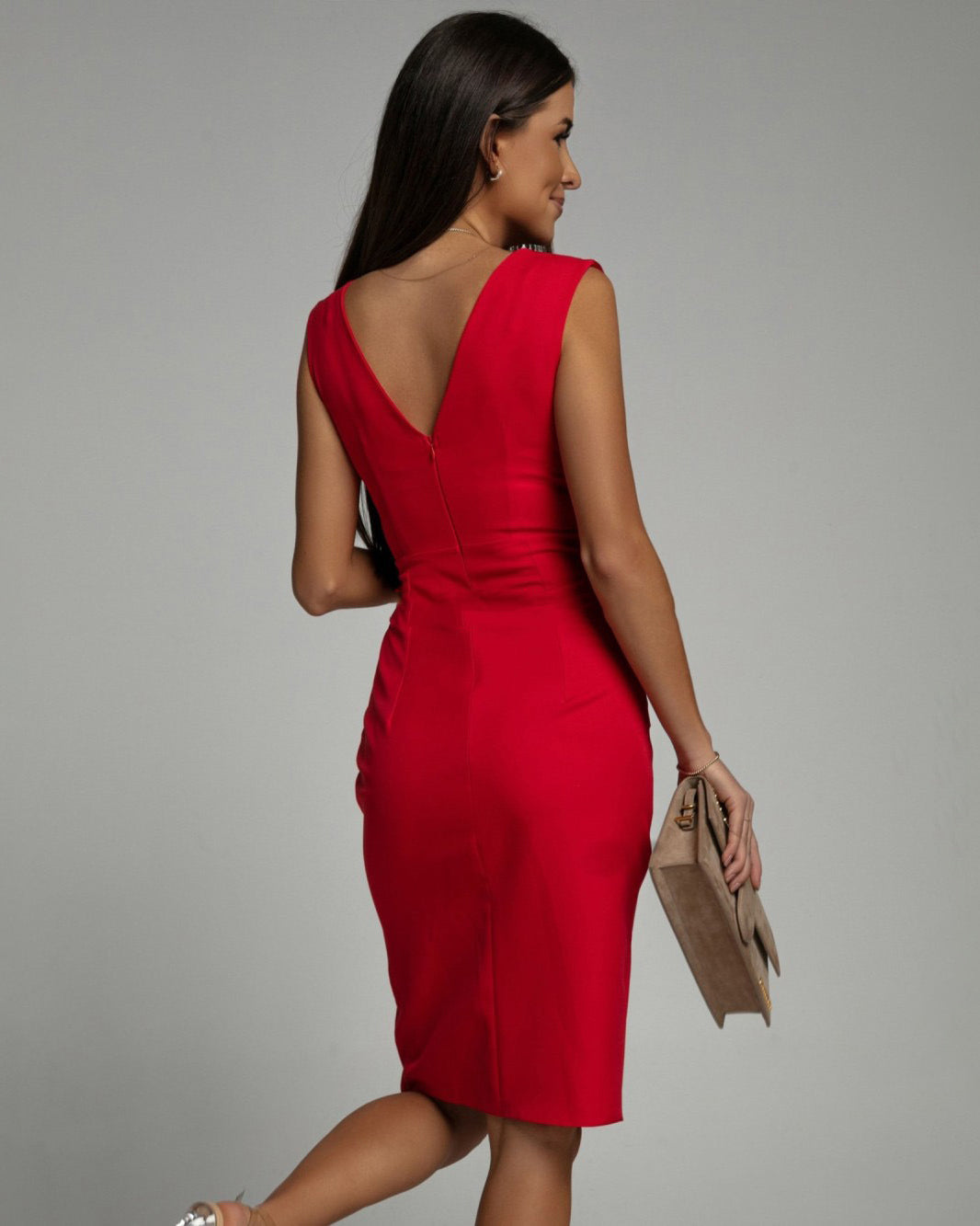 Viola | Fitted dress with V-neck and slit